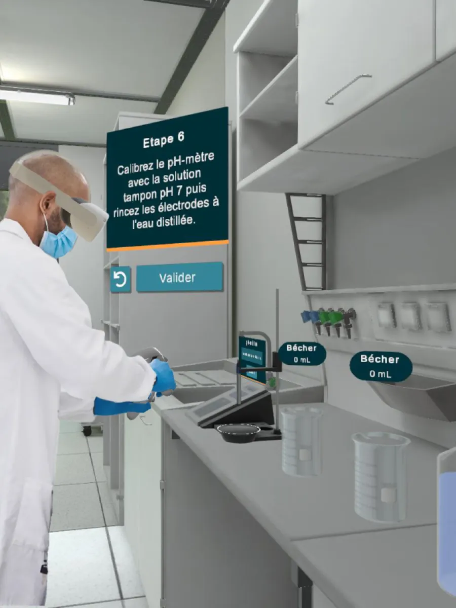 Un homme en train de jouer a VReLab