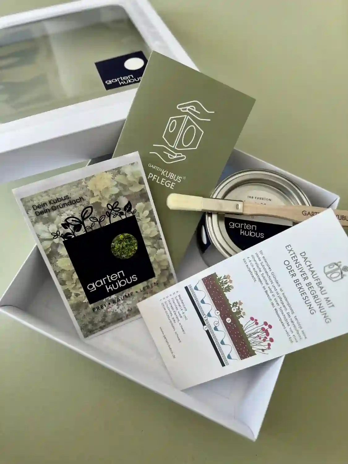 Garten Kubus Kundenbox mit Saatguttüte, Pflegeanleitungen, Farbdose und Pinsel