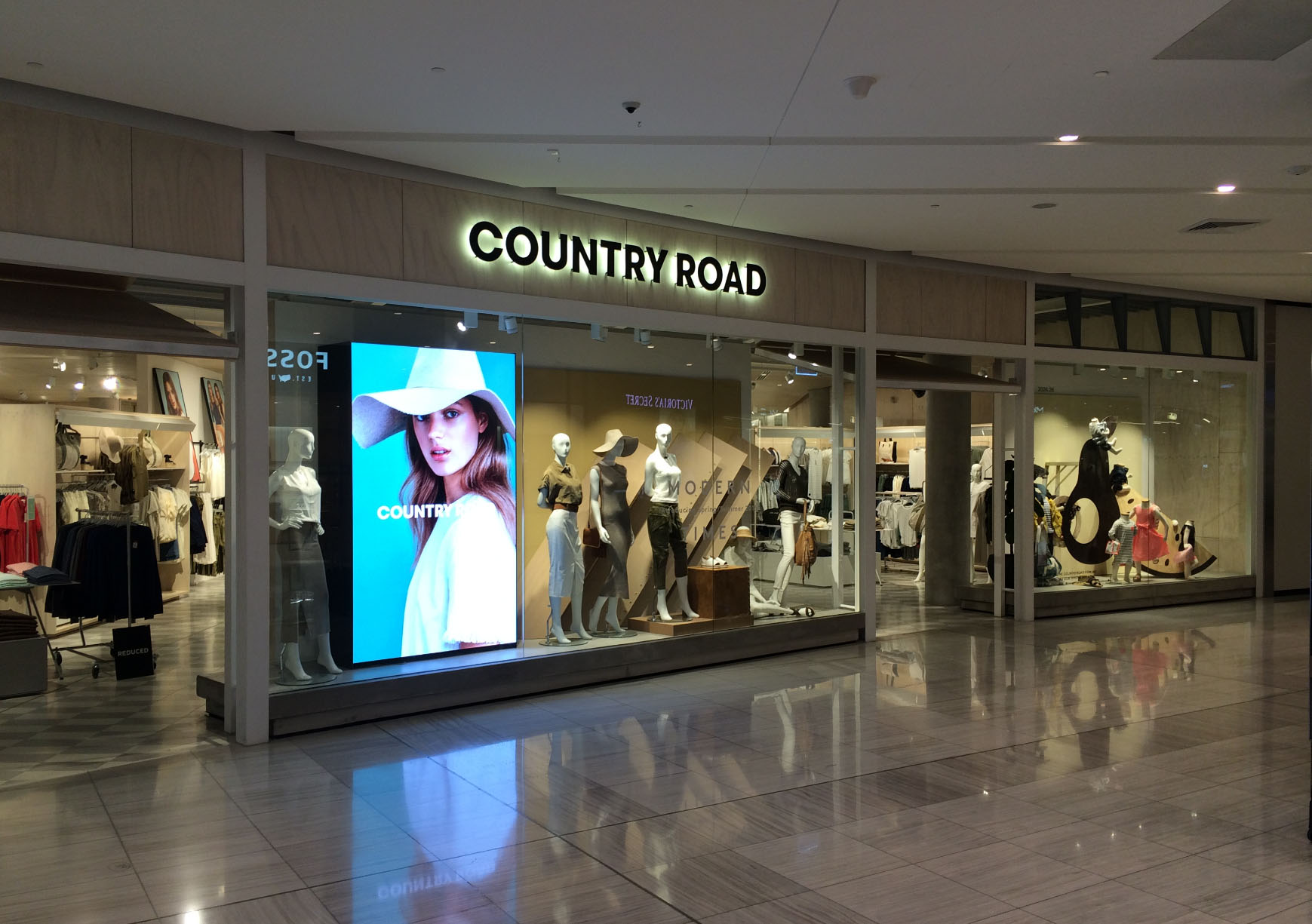 LED Displays (Indoor) High Brightness for Demanding Lighting feature image by onQ Digital Group