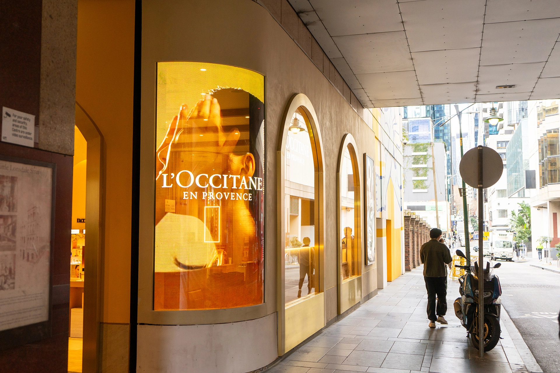 L'Occitane Elevates Storefront Experience with Transparent Curved installation gallery image 7 by onQ Digital Group