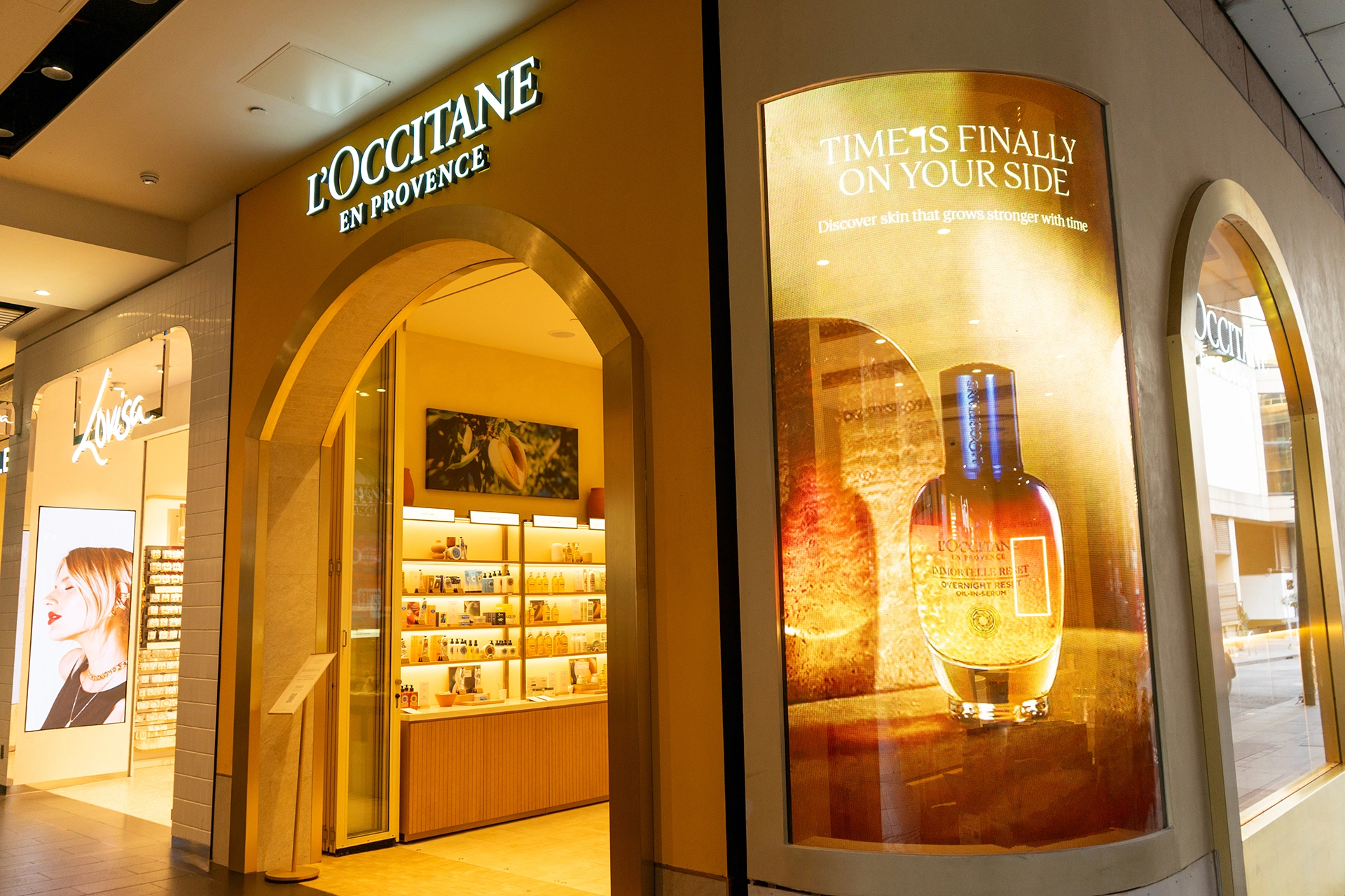 L'Occitane Elevates Storefront Experience with Transparent Curved installation gallery image 2 by onQ Digital Group