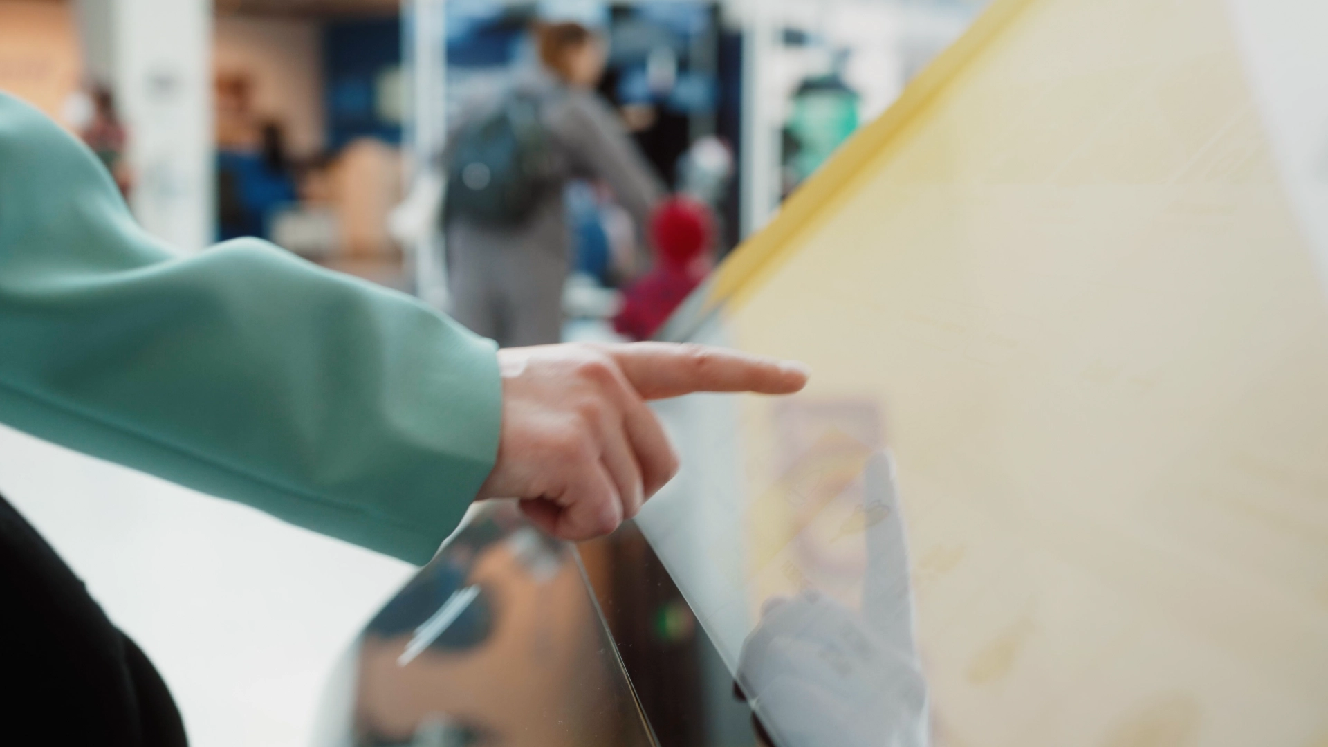 Unlocking the Potential of AI-Driven Digital Signage Experiences LED signage insight by onQ Digital