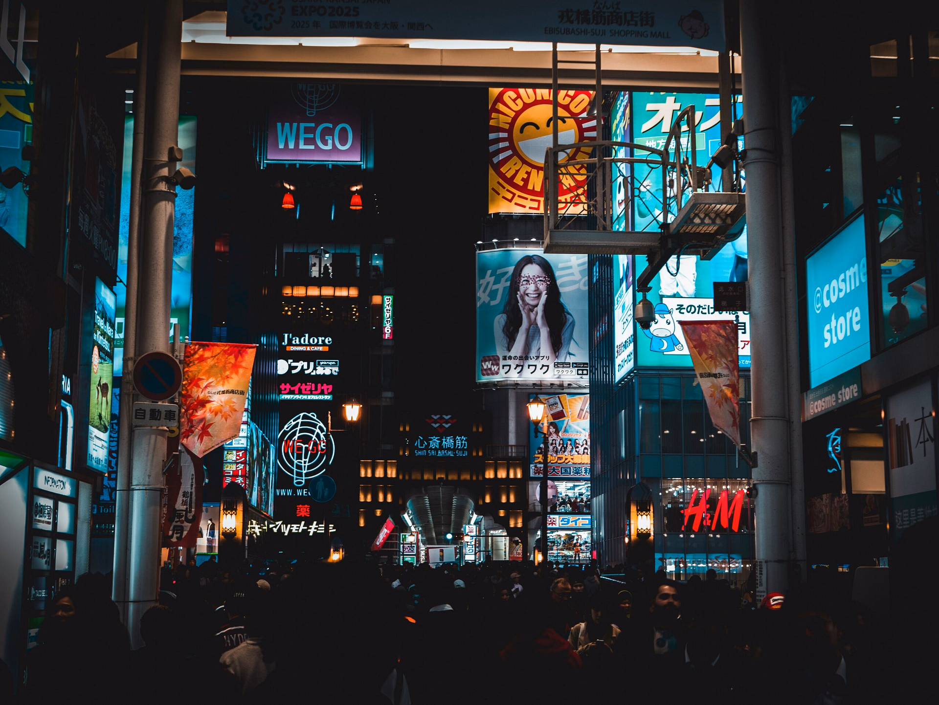 Top 10 Retail Digital Signage Trends to Watch in LED signage insight by onQ Digital
