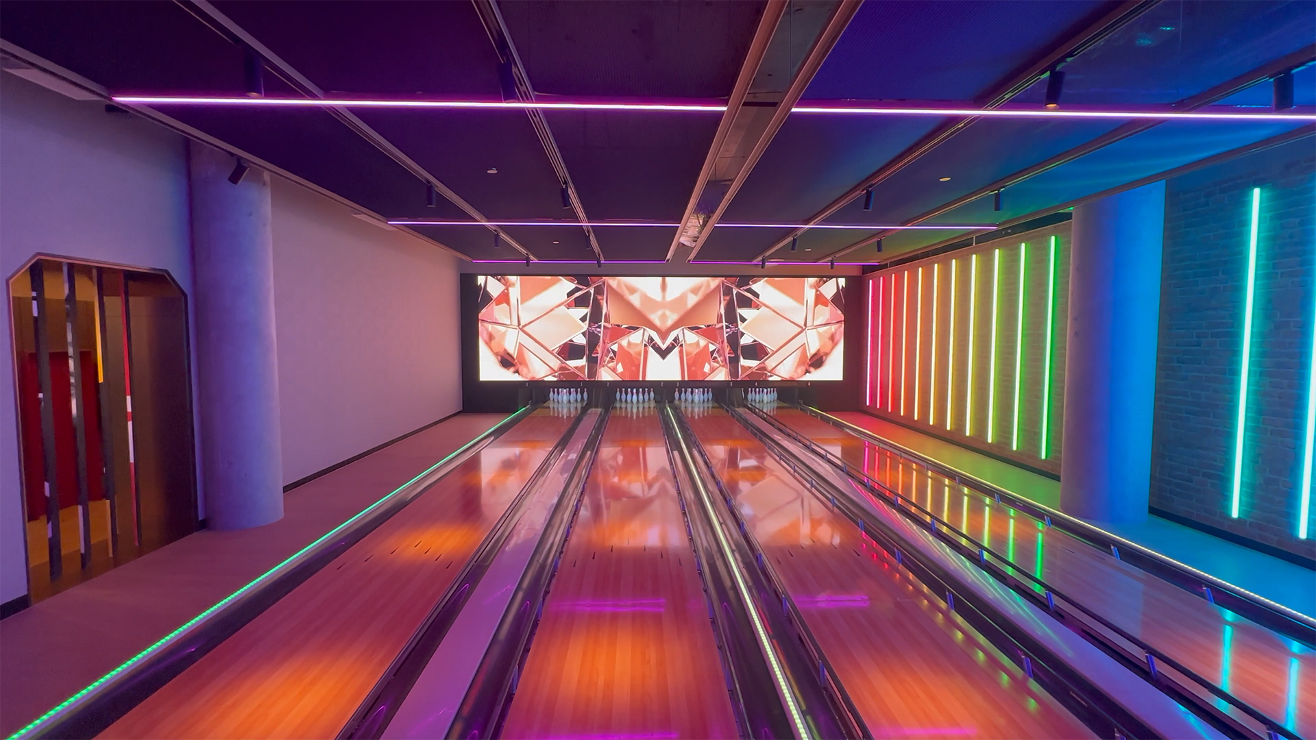 Kingpin, Collins Street, Melbourne digital signage installation by onQ Digital Group