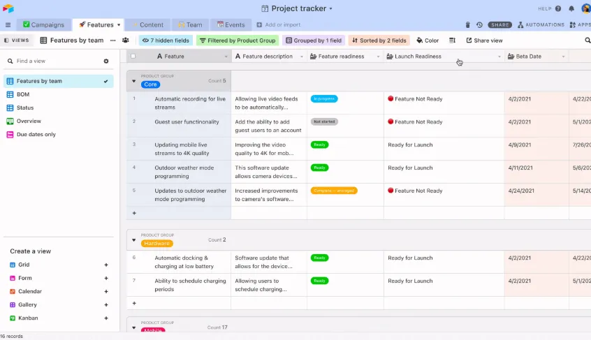Интерфейс трекера проектов no-code платформы с таблицей функций и статусами разработки