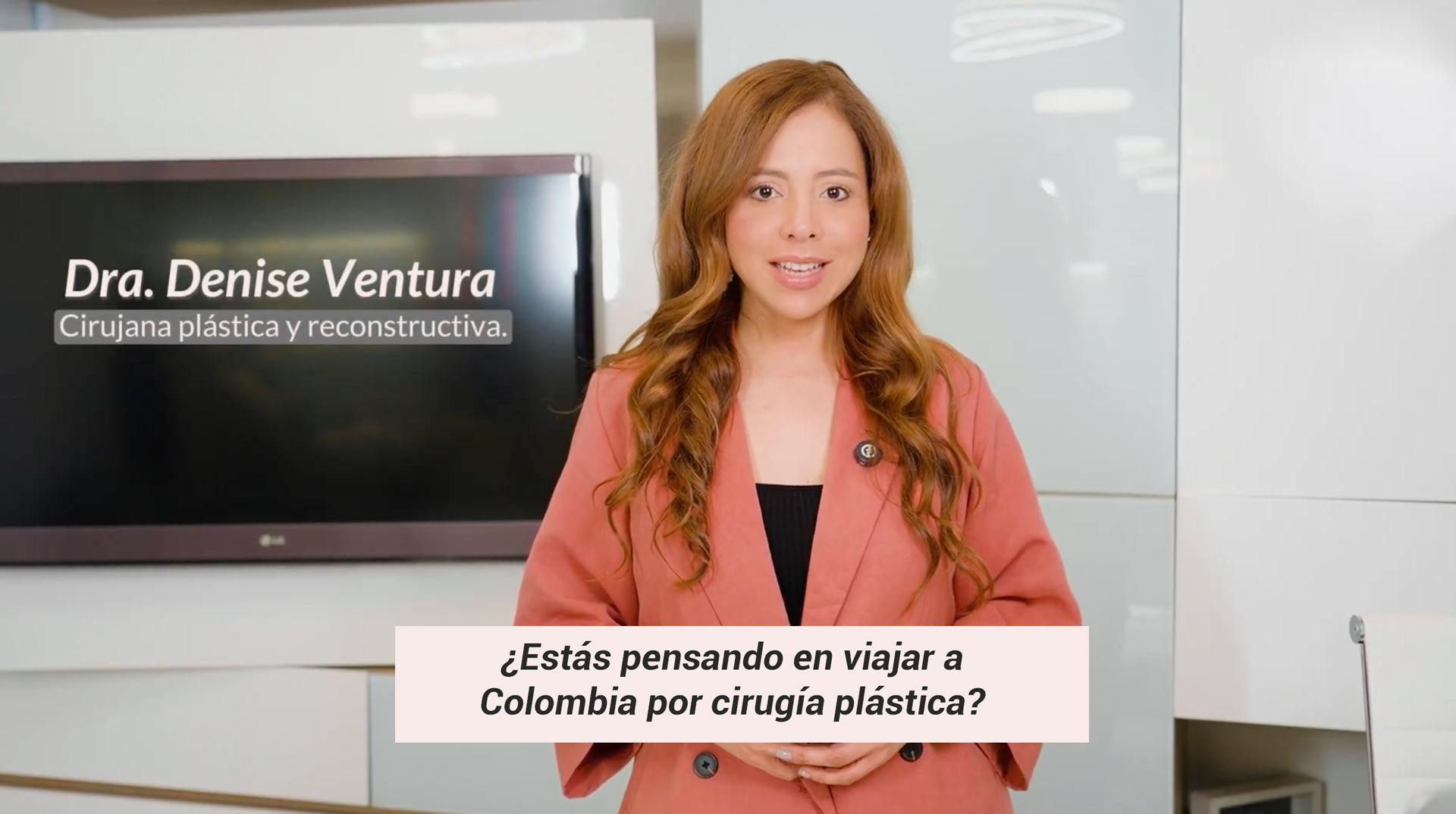Dra. Denise Ventura muestra cómo es el procedimiento para que los pacientes internacionales se operen en Bogotá Colombia