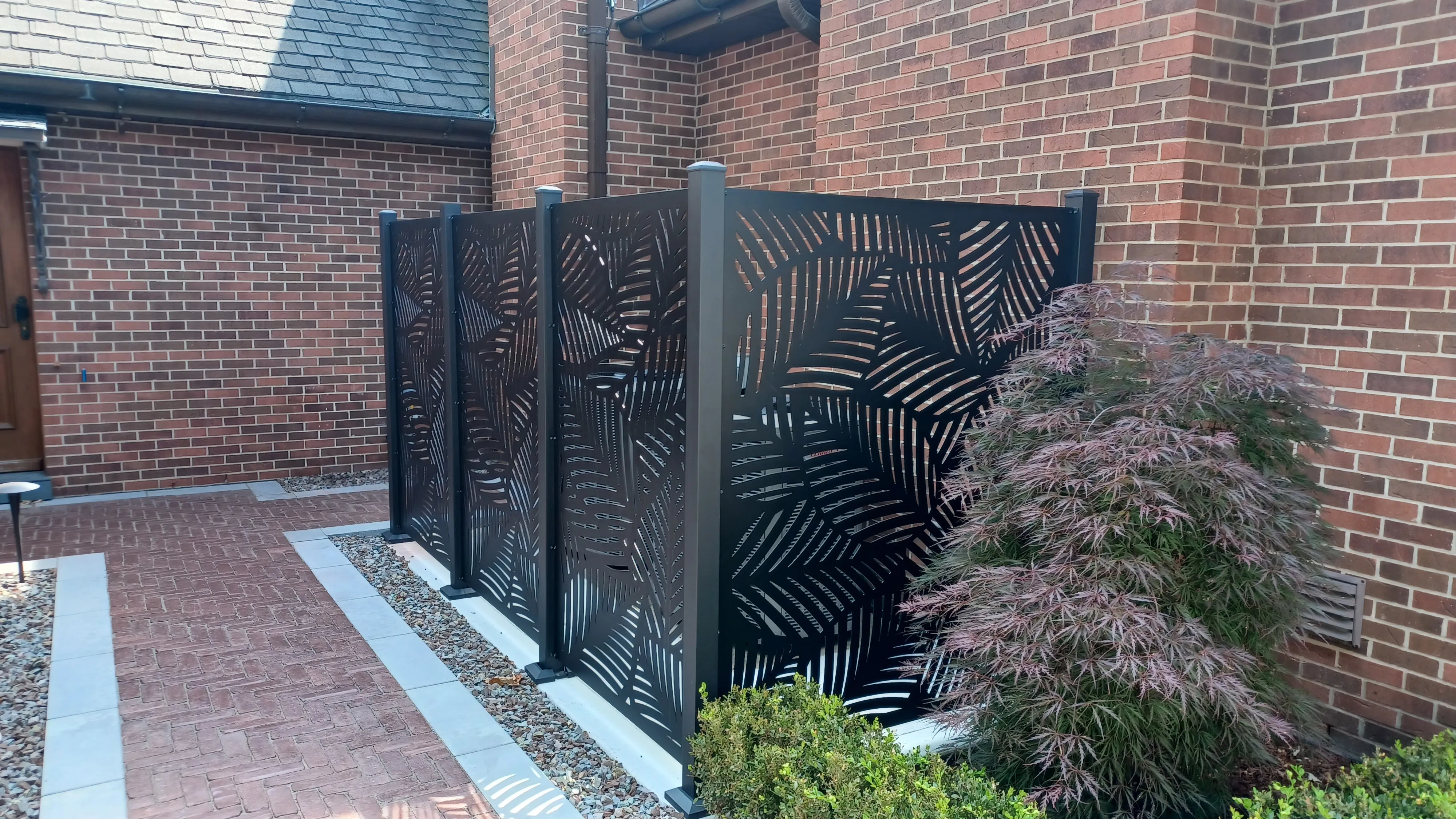 Screens / Enclosures