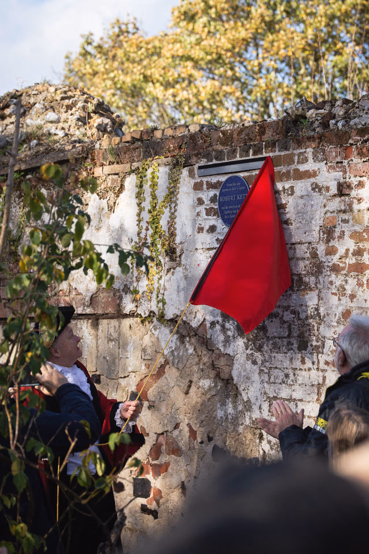 The Lord Mayor of Norwich unveiling a commemorative blue plaque at Kett’s Heights honouring Robert Kett and the 1549 rebellion.