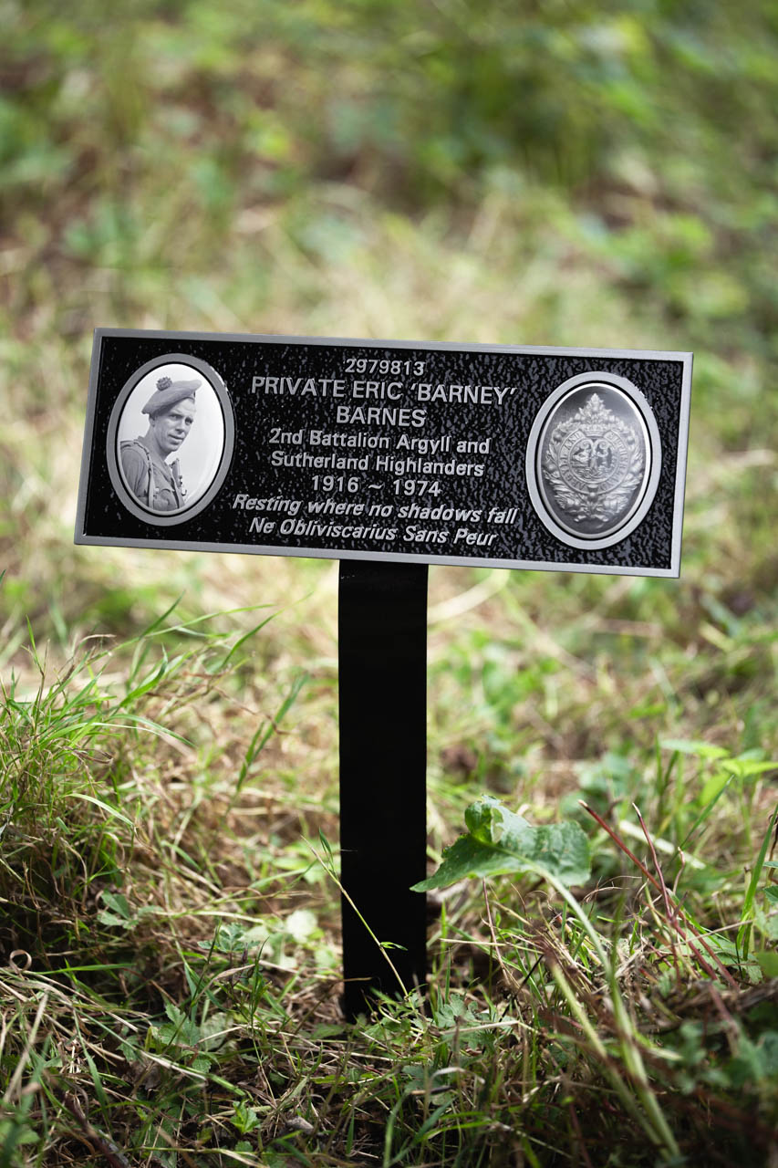 Handcrafted metal remembrance plaques – cast bronze & aluminium tributes.