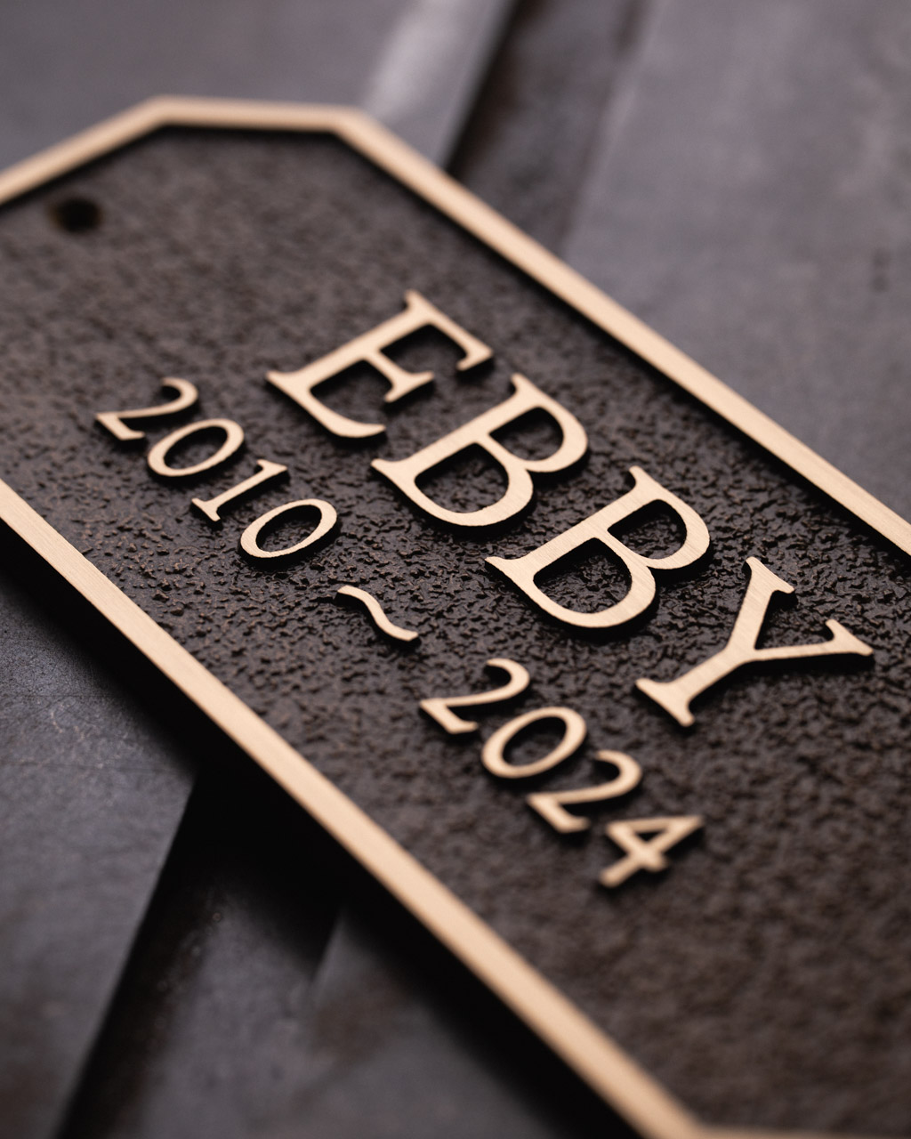 Cast bronze pet memorial plaque with a textured background and raised gold lettering. This durable and weather-resistant plaque provides a lasting tribute to a beloved pet. Designed for outdoor or indoor placement, perfect for gardens, pet cemeteries, or personalised remembrance spaces.