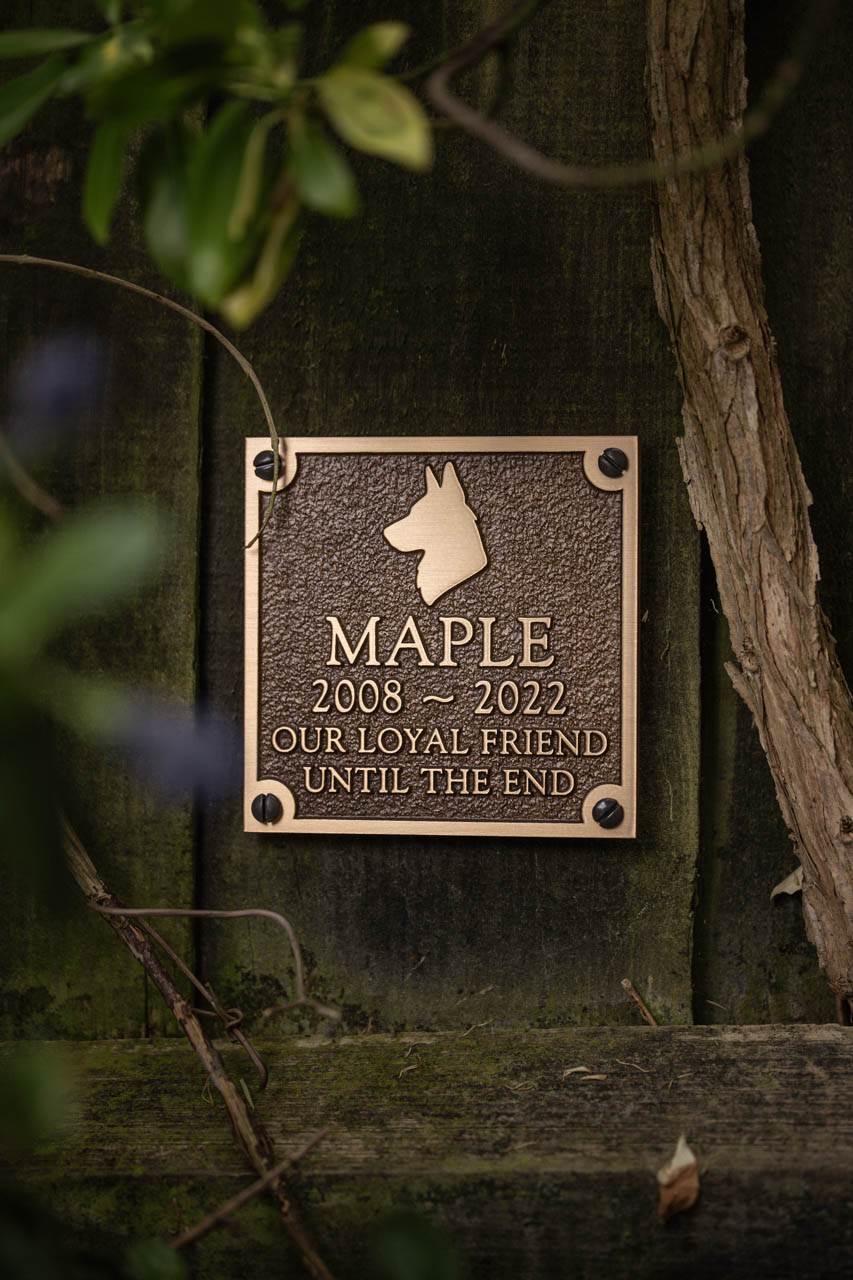 Custom metal pet memorial plaques – beautifully cast in bronze & aluminium.