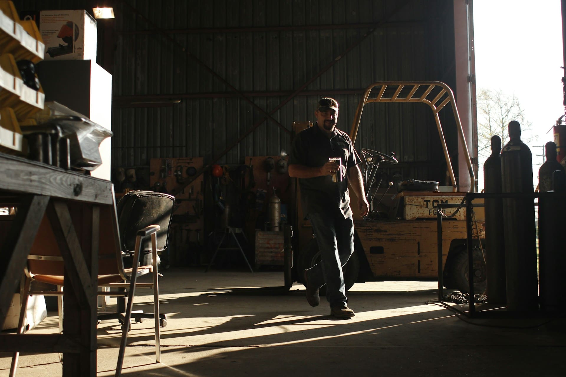 The Easiest Blue Collar Jobs in 2025 (That Still Pay Well)
