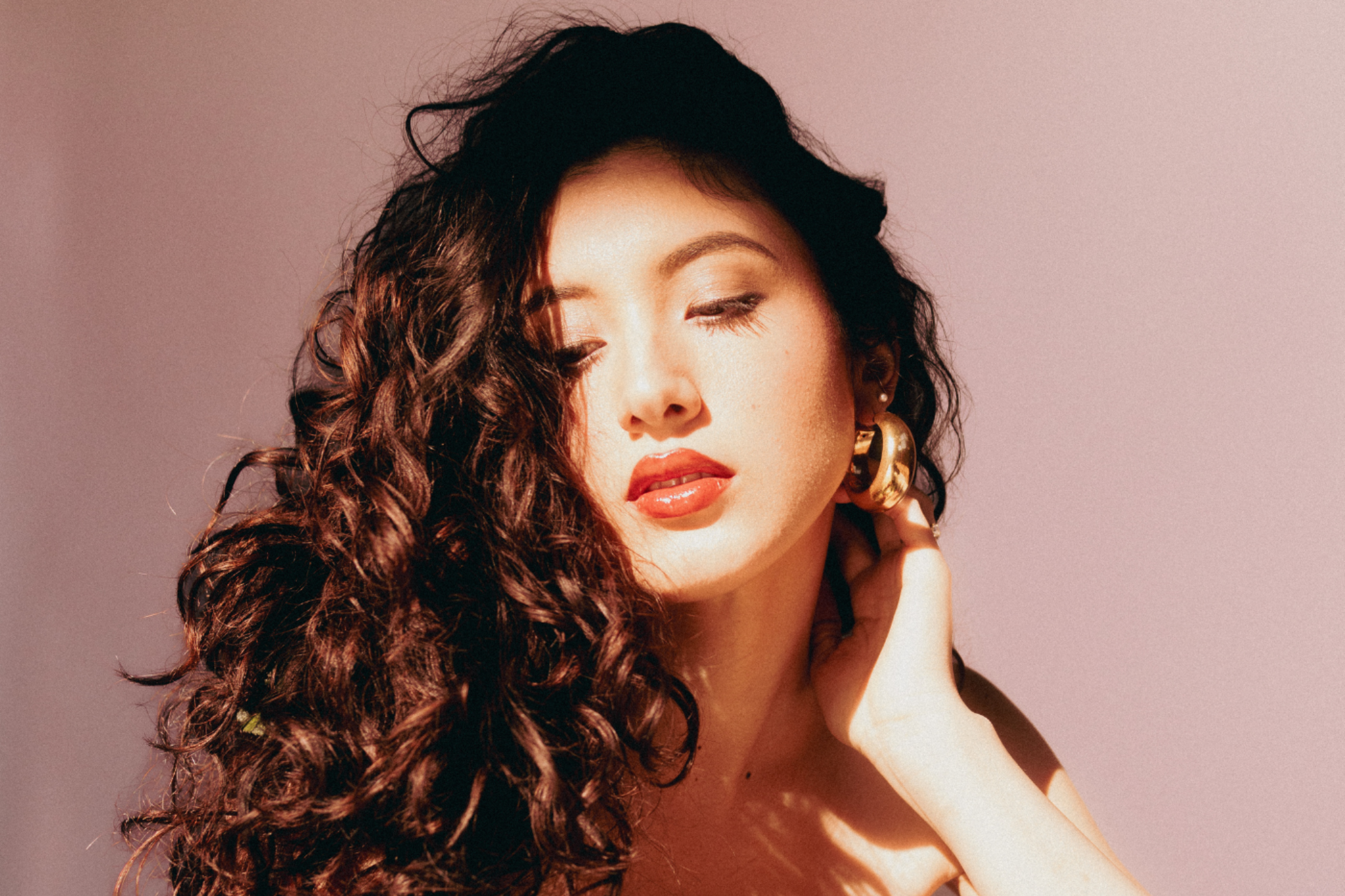 Mercedes Galas Bridges Cultures With Soulful New Single “Don’t You Worry”