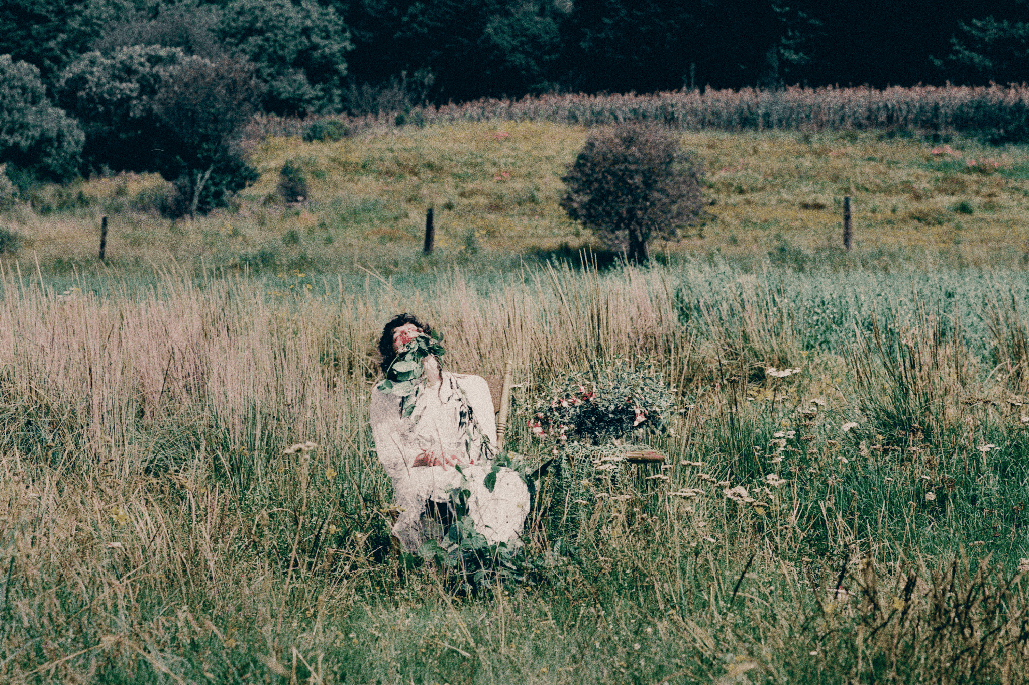 From Fracture to Bloom: Inside niño flor’s Self-Produced Debut Album “entonces las cenizas flotan”