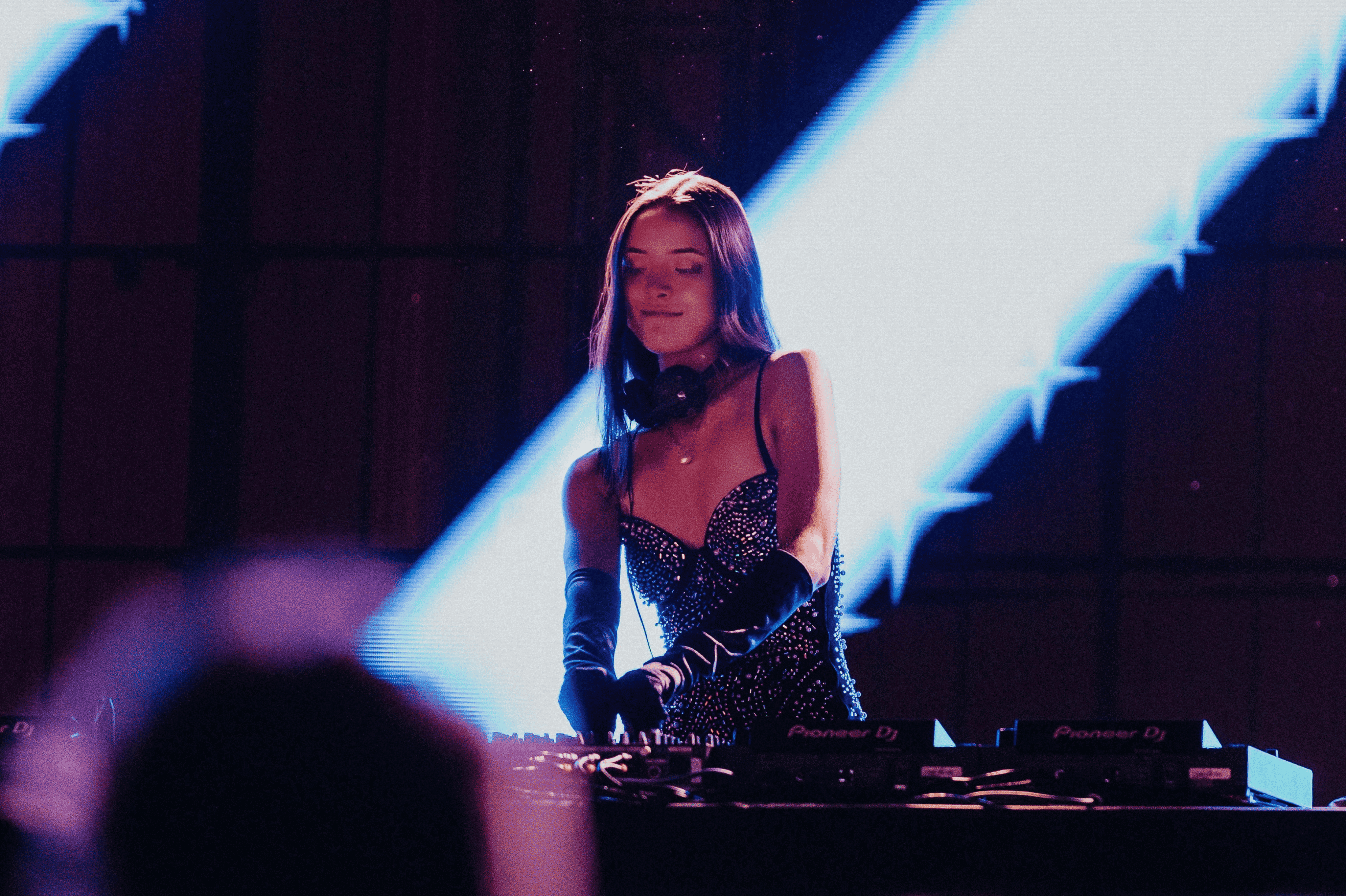 Emmy Adelle Turns Blurred Memories Into Dancefloor Fire With “Polaroids”