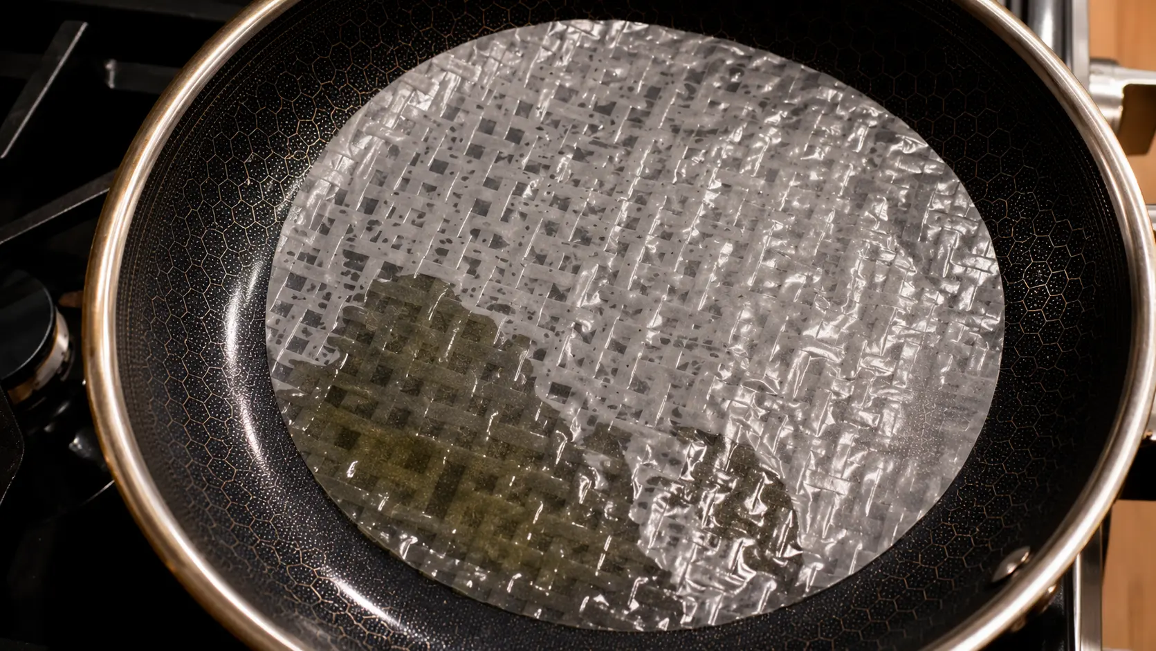 rice paper in pan