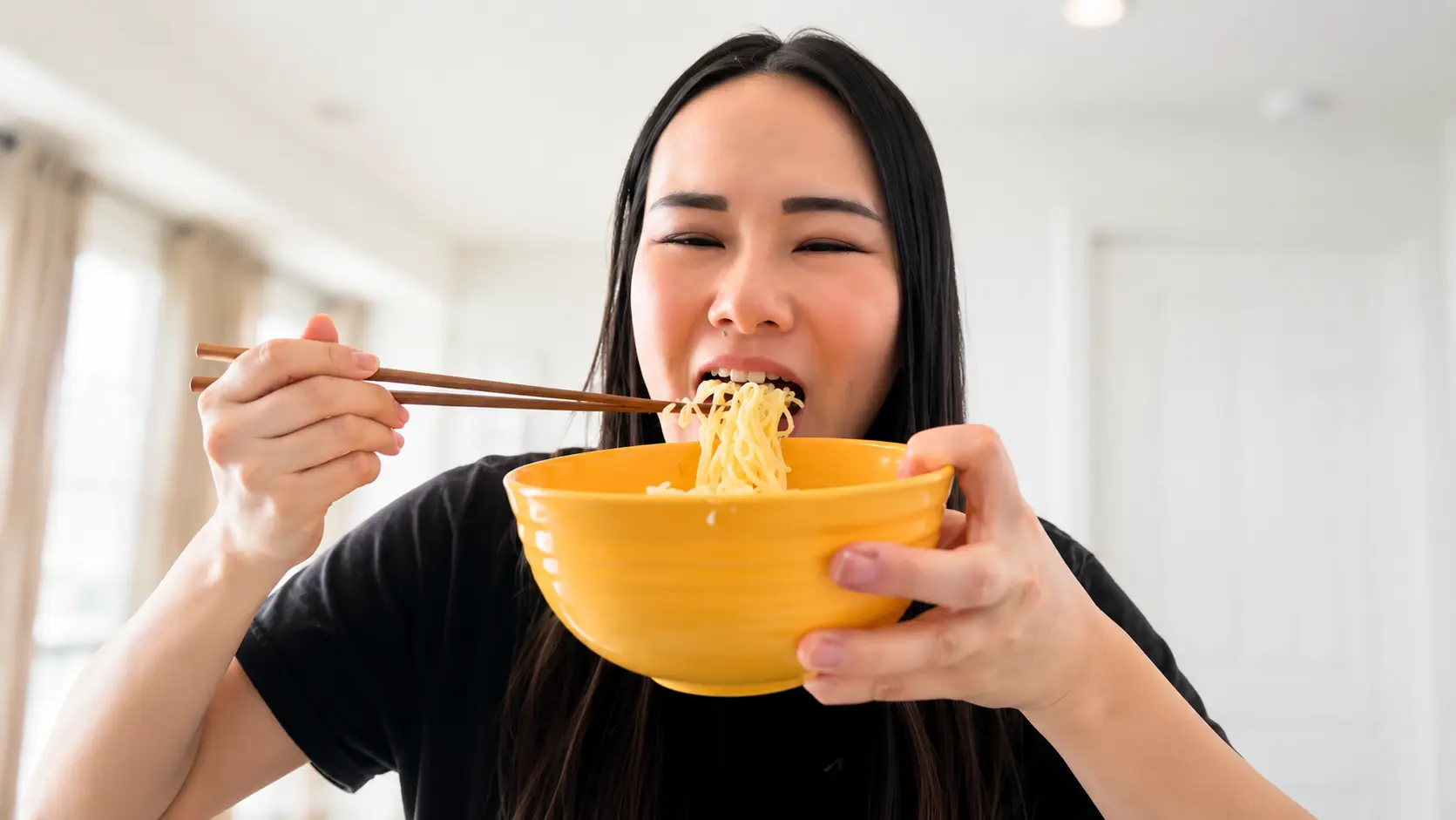 me eating the kylie jenner ramen