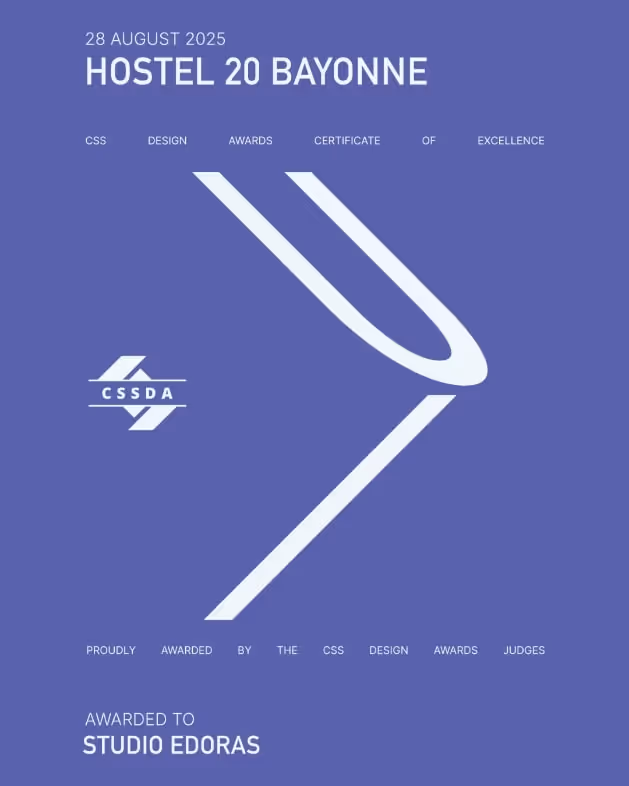 Certificat d'excellence CSS Design Award pour Hostel 20 Bayonne décerné à Studio Edoras, daté du 28 août 2025, avec logo CSSDA sur fond violet.