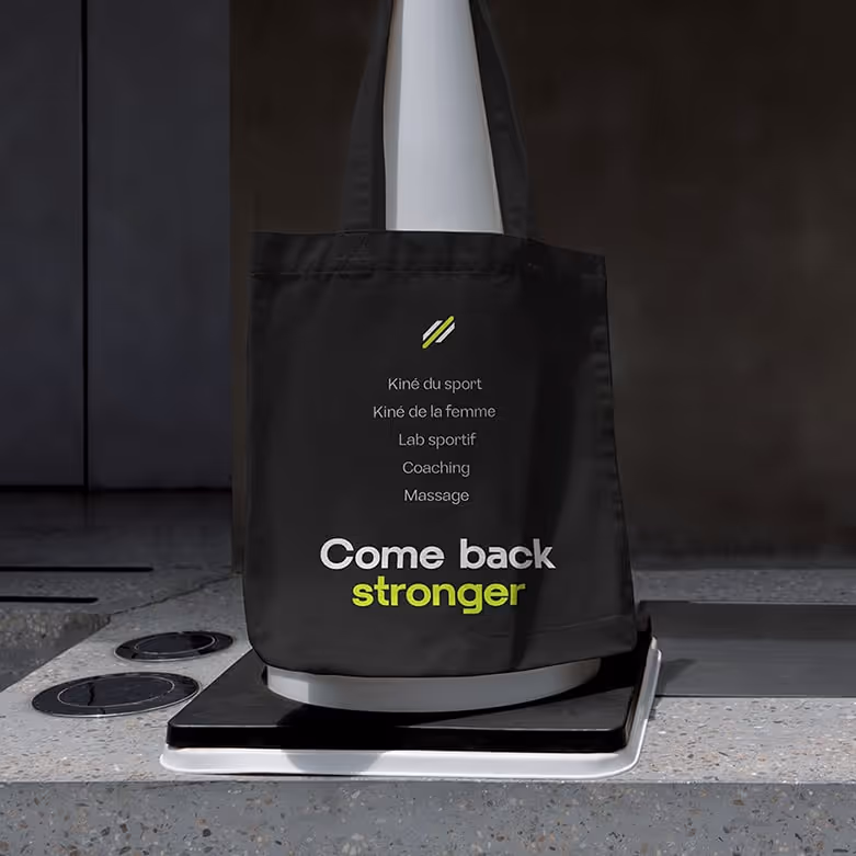 Direction artistique d’Athletic Lab, univers visuel orienté sport santé, kinésithérapie du sport, ostéopathie, préparation du coureur et optimisation de la performance running.