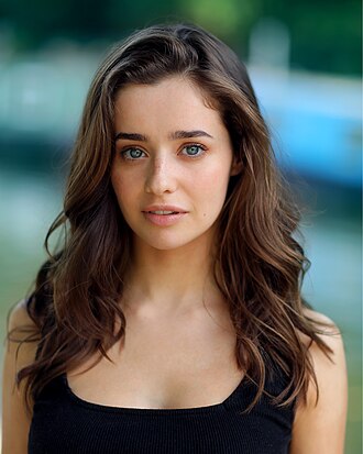 YourRoots Map_Surname_Famous People_Holly Earl
