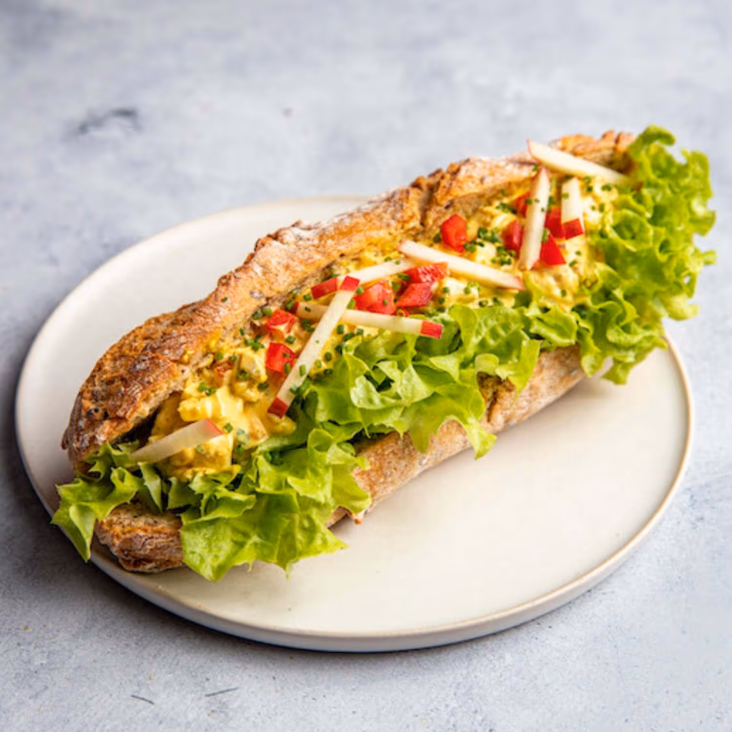 Baguette m/ kyllingrøre, curry og epler