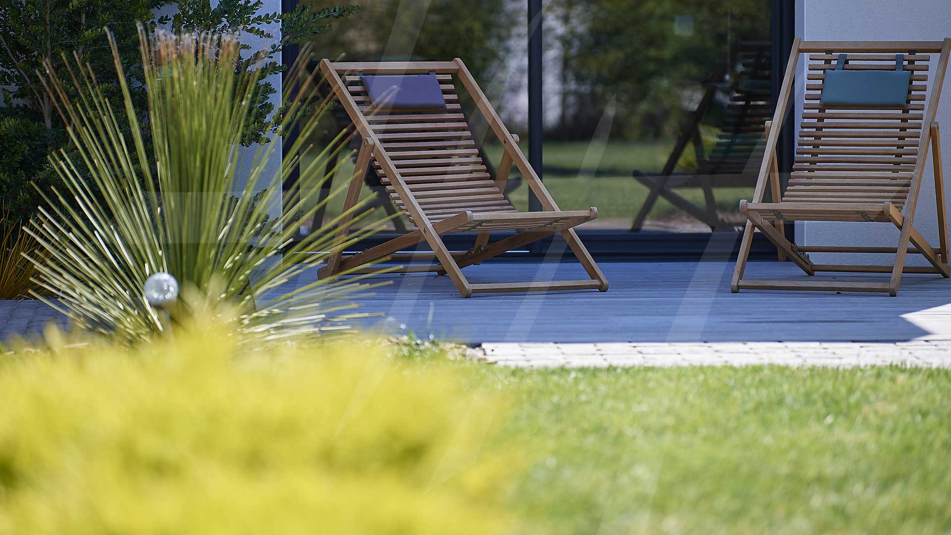 Terrasse solarium réalisée par henri mignon Paysagiste dans la région lorientaise