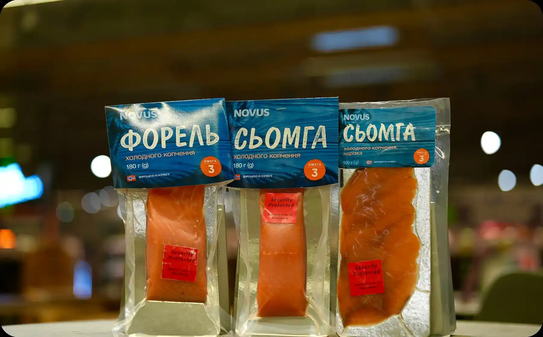 Упаковки філе сьомги та форелі торгової марки NOVUS