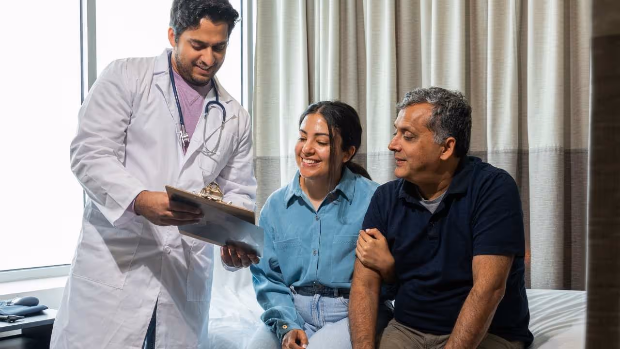 A doação de rim em vida é possível entre familiares e envolve avaliação médica criteriosa.