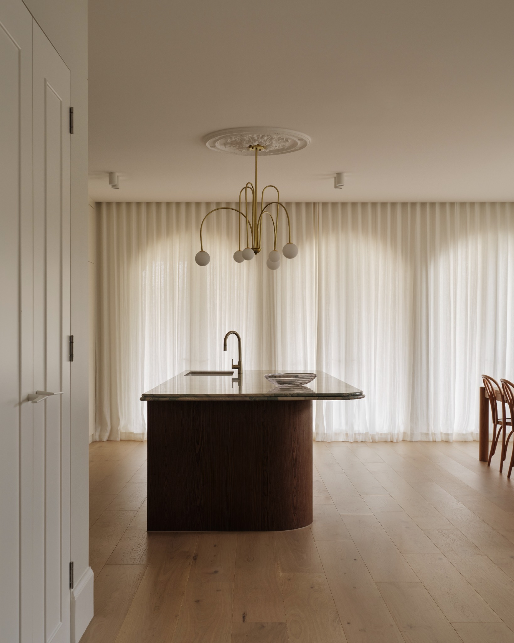 Petersham kitchen and living area with Oak by Woodez Caspian flooring