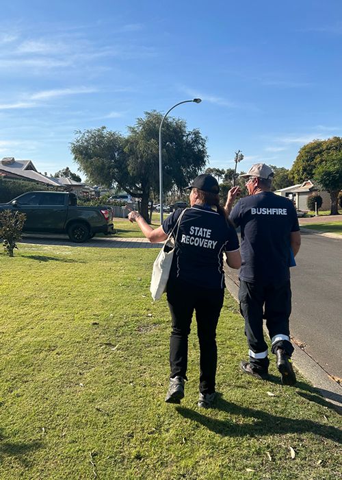 A State Recovery staff member alongside a Bushfire volunteering doing door knocking in the Bunbury community during the recovery.