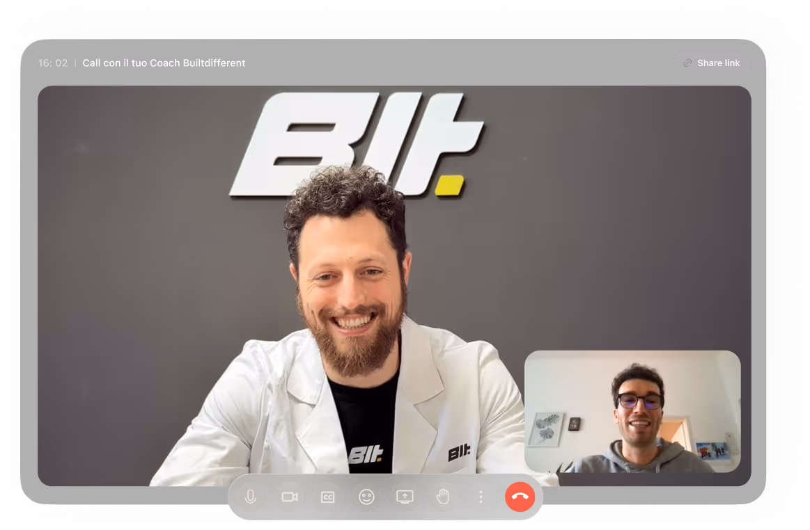foto di federico nutrizionista Builtdifferent in videochiamata con un cliente