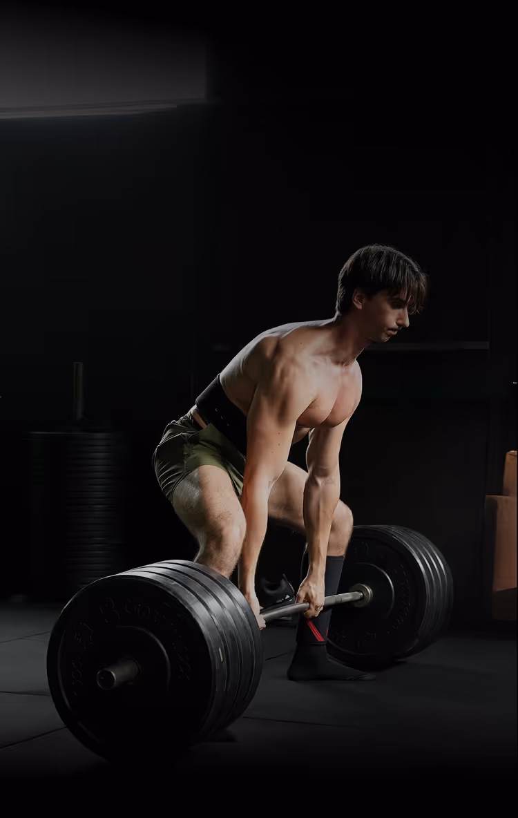 foto di un atleta che esegue degli stacchi in palestra