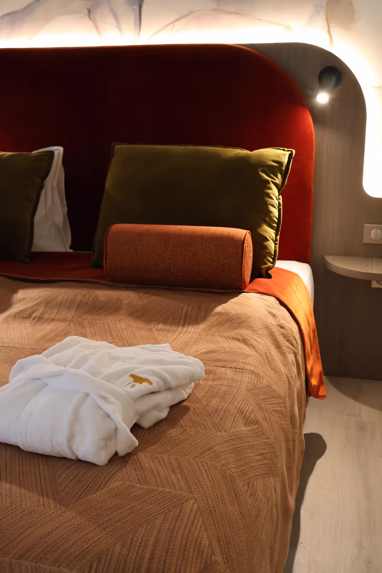 Cama con albornoz