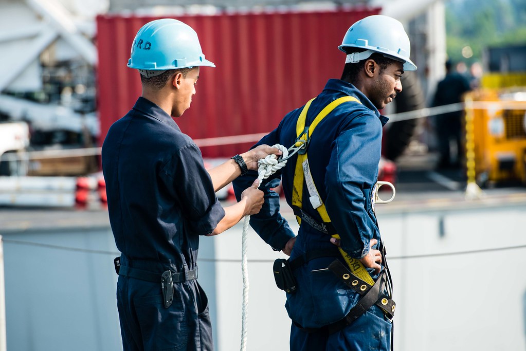 Control de un arnés de seguridad por dos técnicos