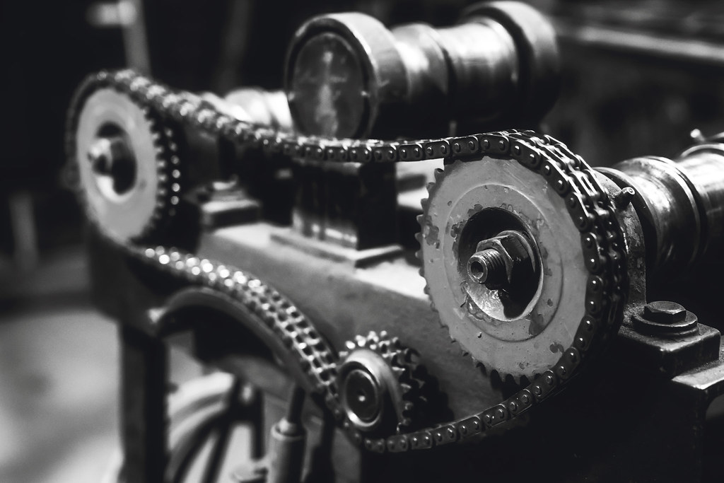 Chaîne et engrenages d'une machine industrielle