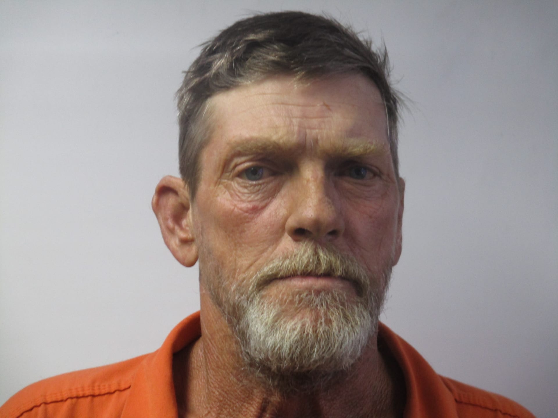 LONNIE G STARNES