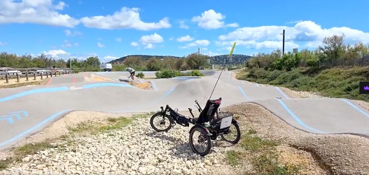 das Kettwiesel ONE auf der Liegeradtour 2026 von Trymacs auf einem Pumptrack in Südfrankreich