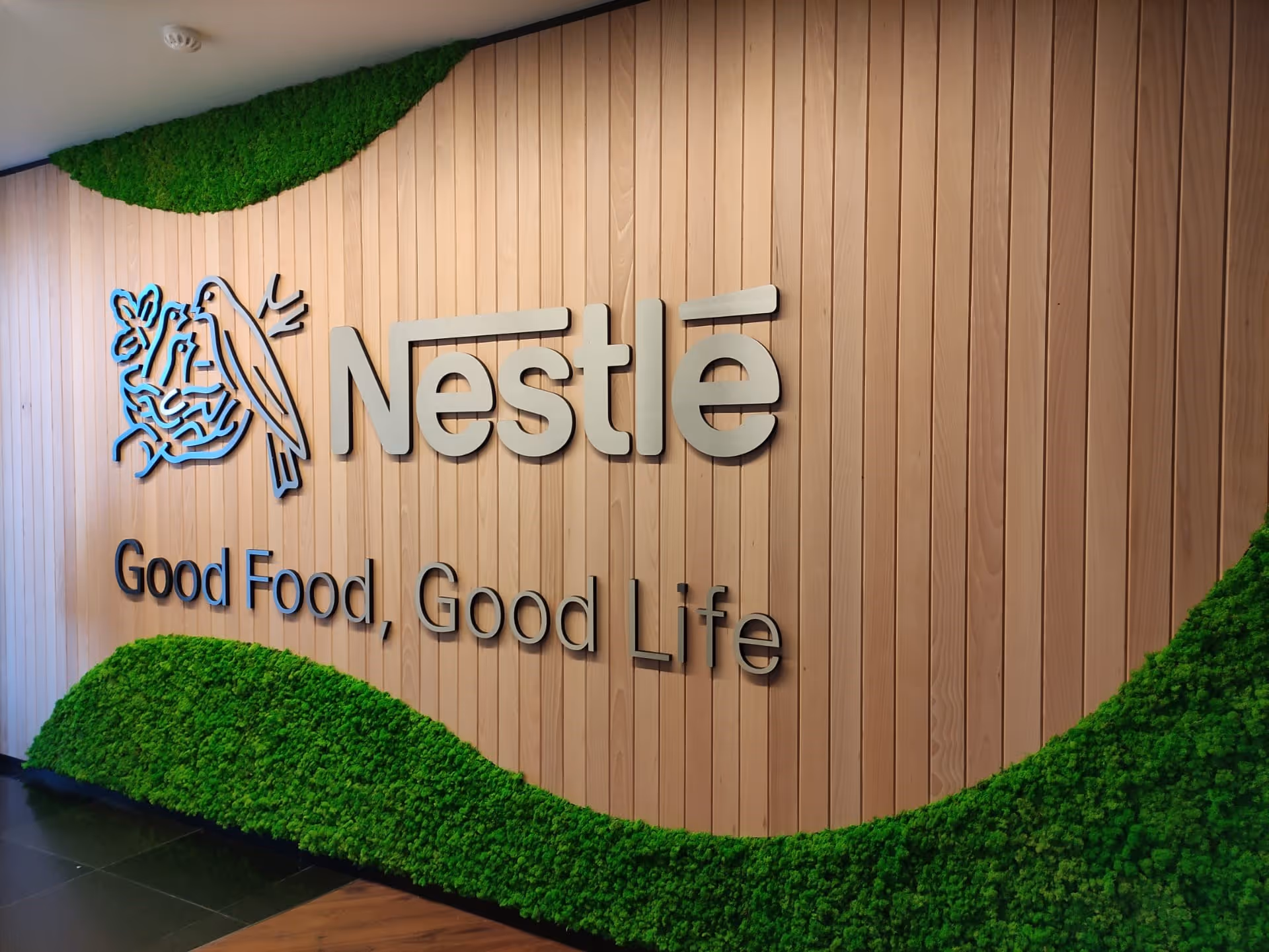 Nestlé moswand 