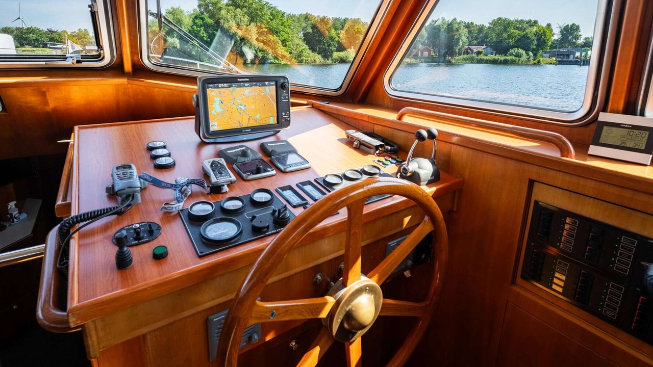 Pilot 50 motor yacht by VDL Shipyard, 1998, for sale - interior