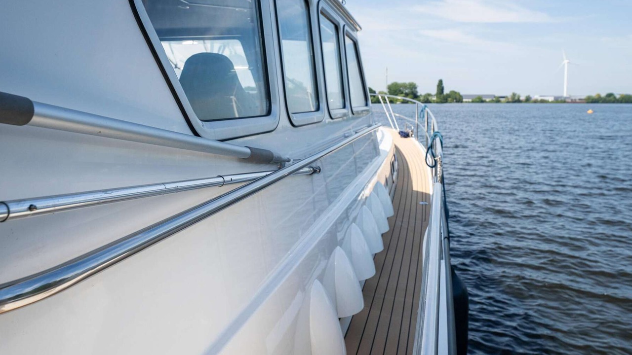 Pilot 50 motor yacht by VDL Shipyard, 1998, for sale - interior