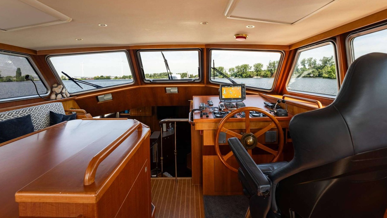 Pilot 50 motor yacht by VDL Shipyard, 1998, for sale - interior