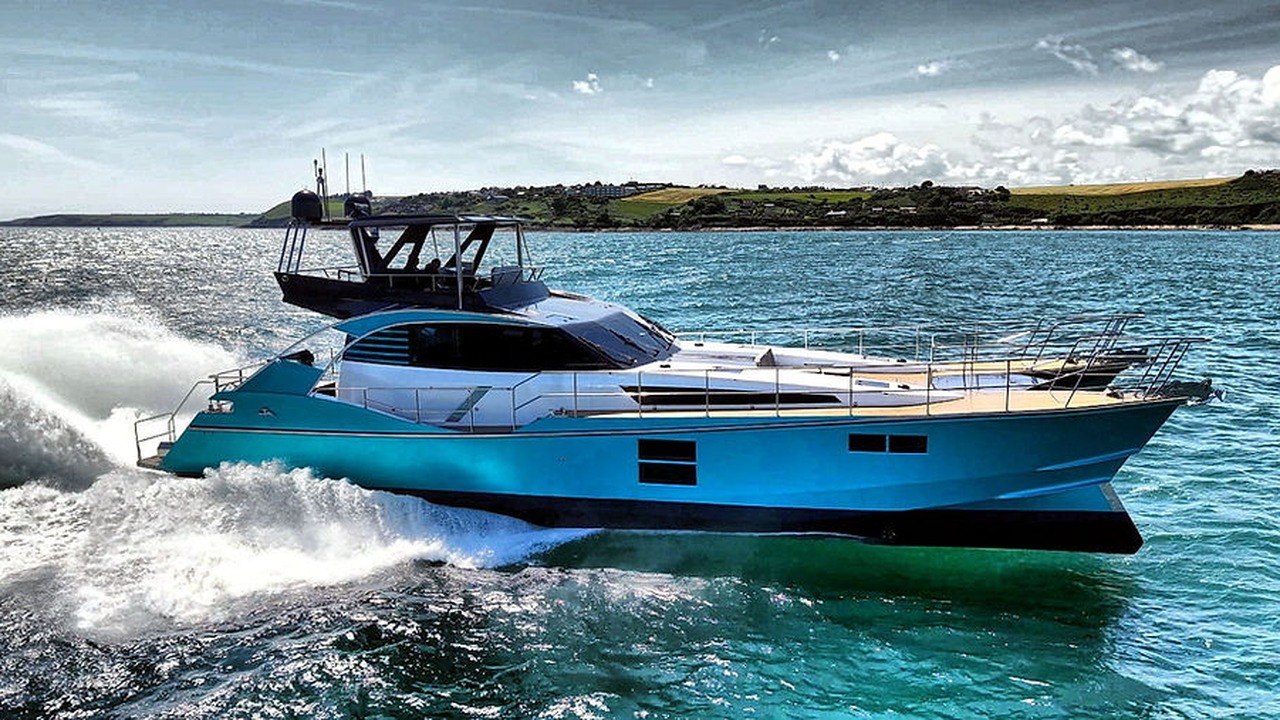 Safehaven Marine T-2000 Voyager running off the coast of County Cork, Ireland