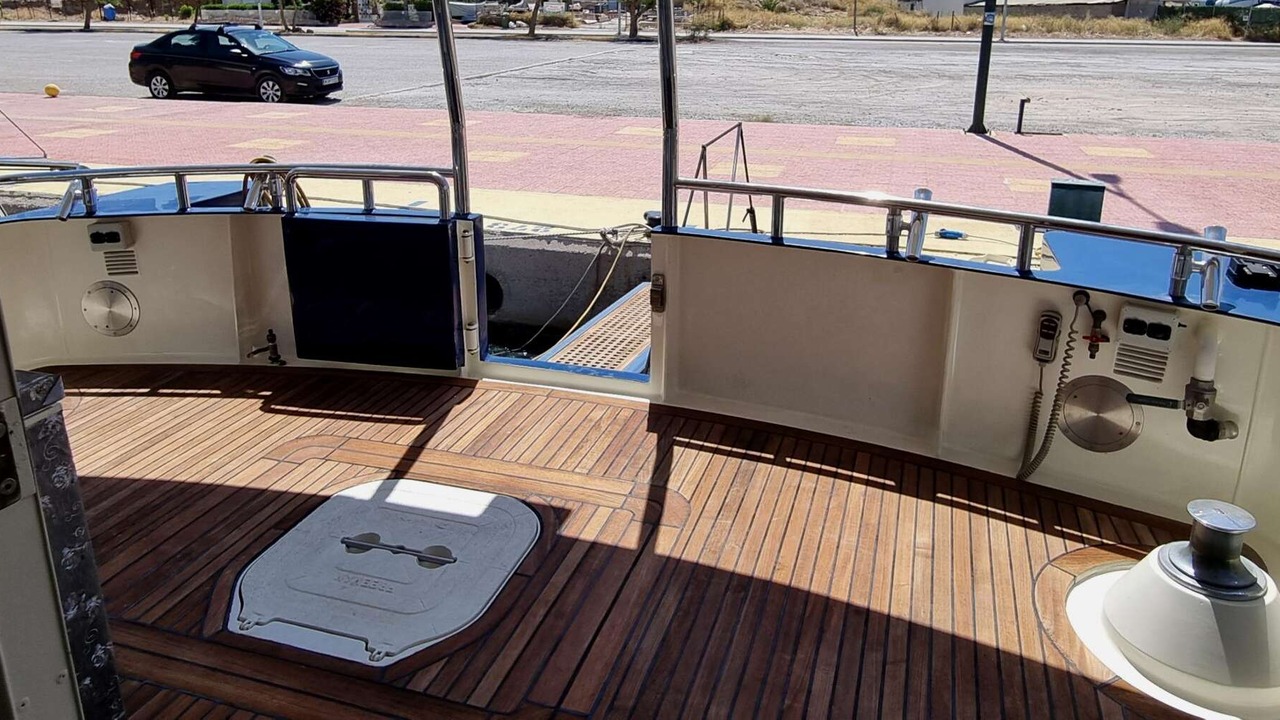 Vripack 69 expedition trawler for sale, 2004, transom and bathing platform