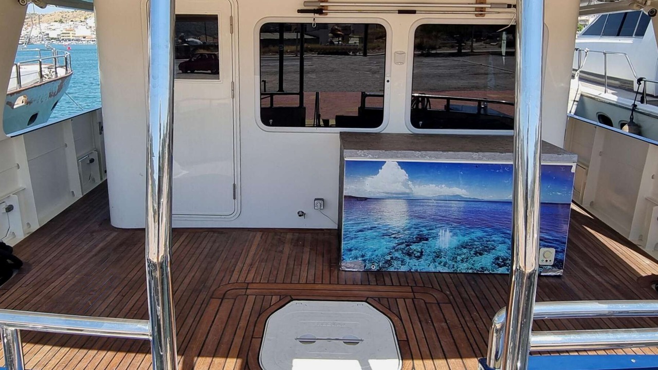 Vripack 69 expedition trawler for sale, 2004, cockpit