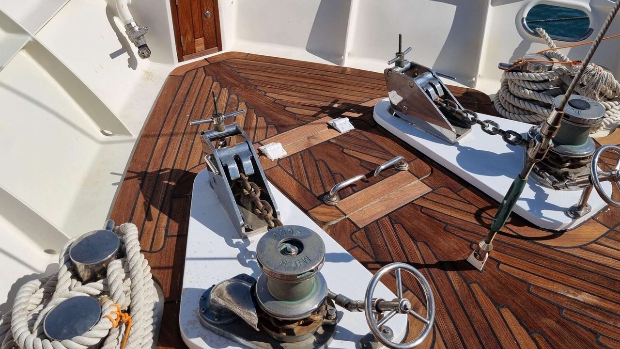 Vripack 69 expedition trawler for sale, 2004, ground tackle