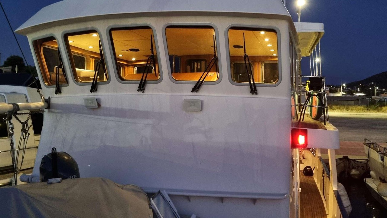 Vripack 69 expedition trawler for sale, 2004, raised pilothouse at night
