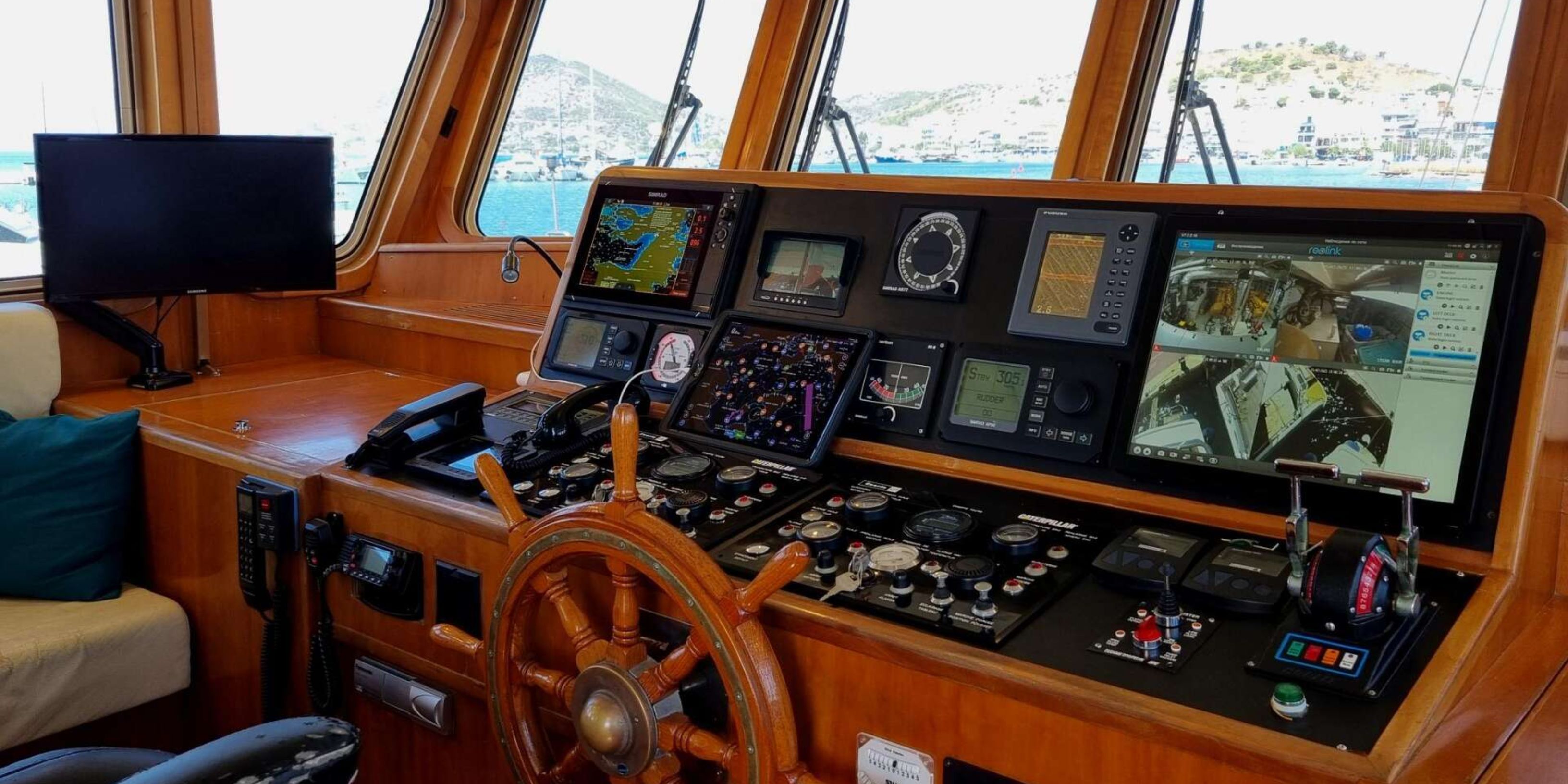 Vripack 69 expedition trawler for sale, 2004, helm station