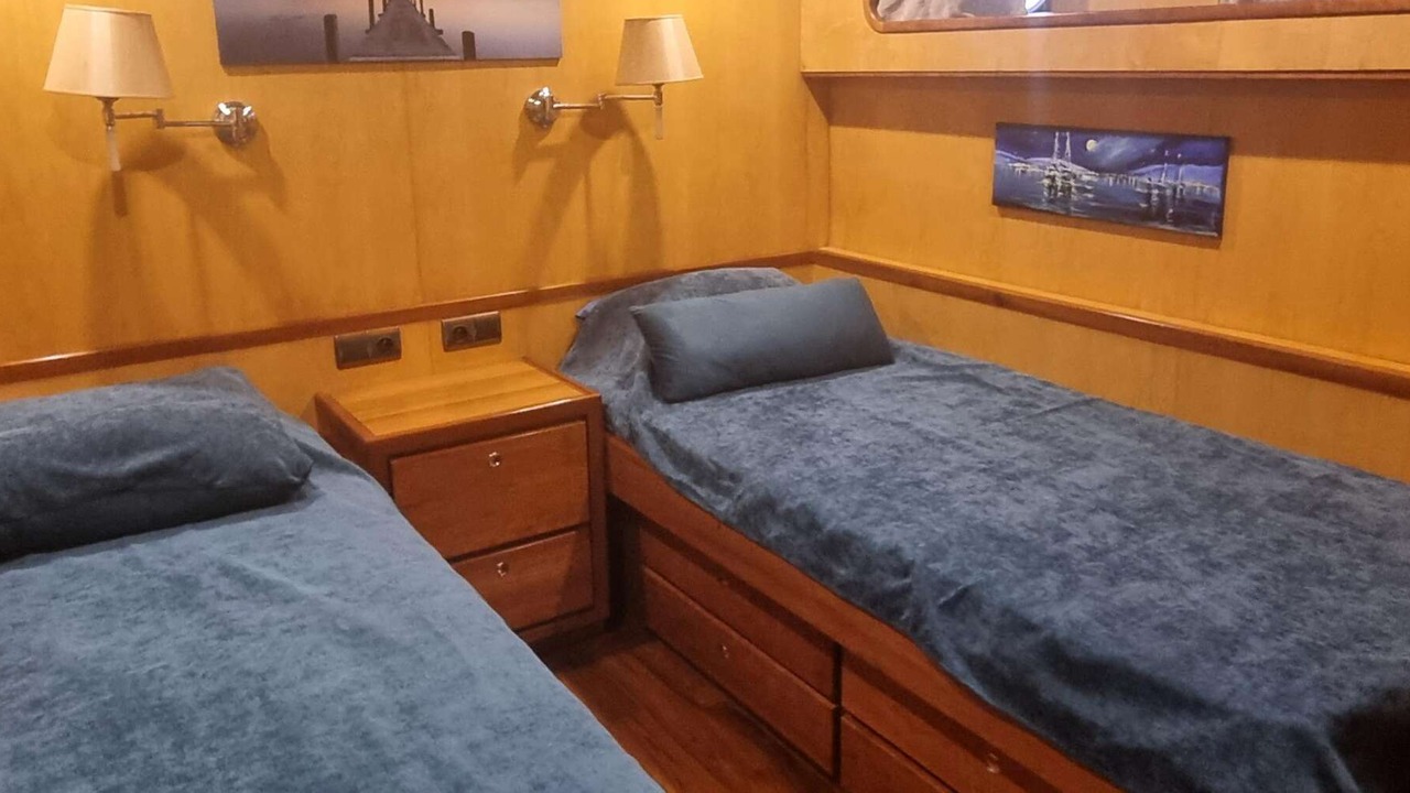 Vripack 69 expedition trawler for sale, 2004, twin single guest cabin