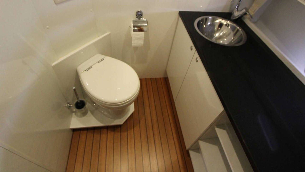 Aquanaut Global Voyager 1500 for sale, 2010, interior