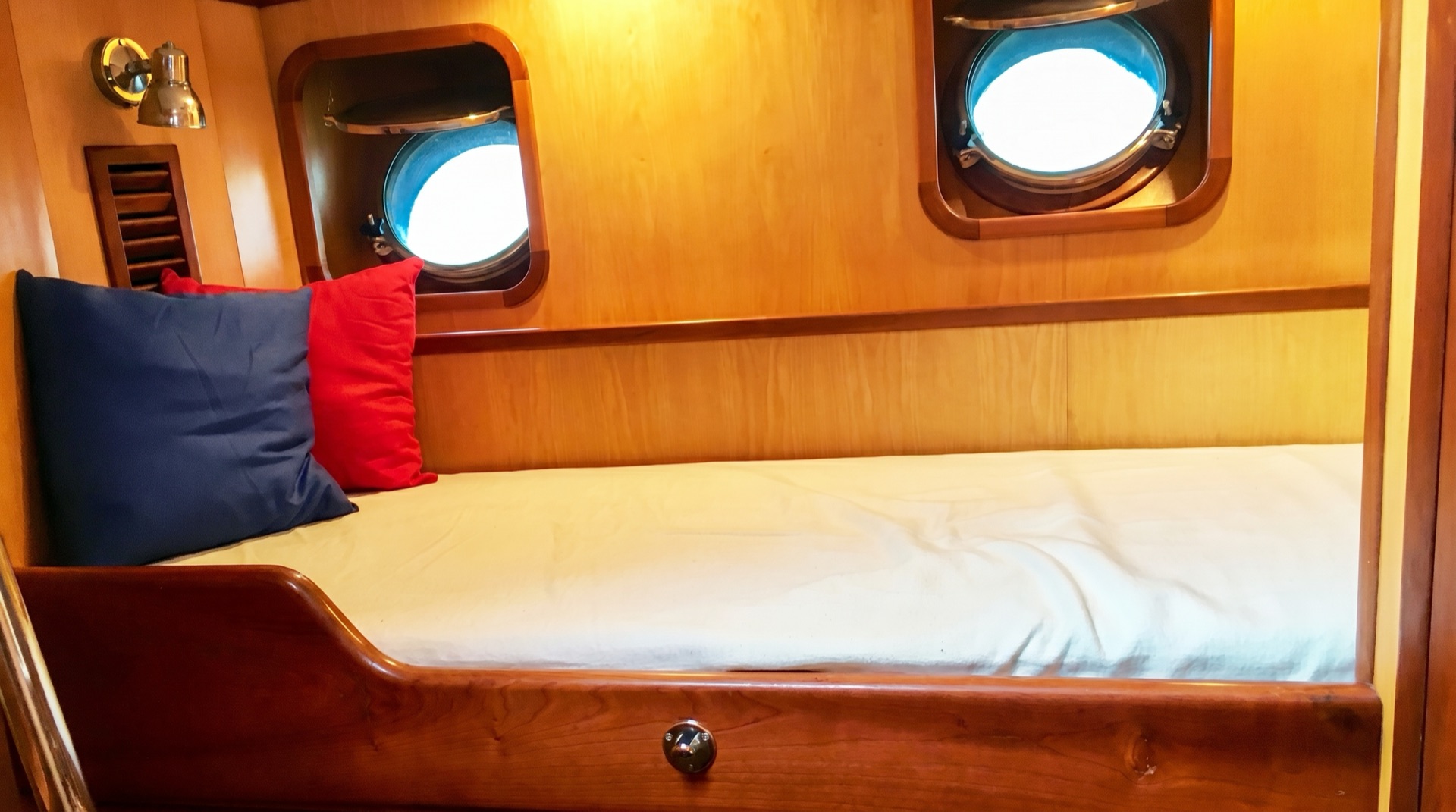 Vripack 69 expedition trawler for sale, 2004, crew cabin